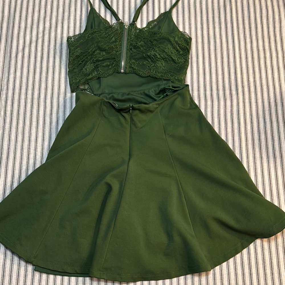 Elegant Green Lace Trim Dress - Picture 2 of 3